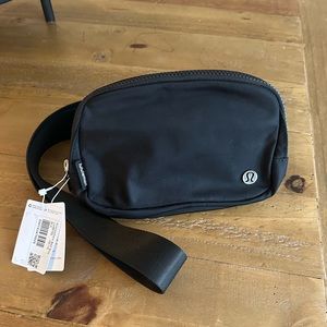 Lululemon Everywhere Belt Bag in Black